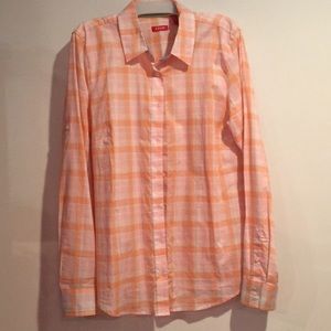 Women’s casual button down shirt